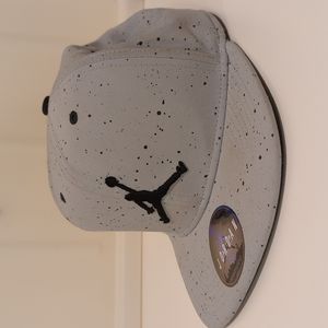 Air Jordan 4 Retro “Cement” x Air Jordan 4 Retro Snapback Cap